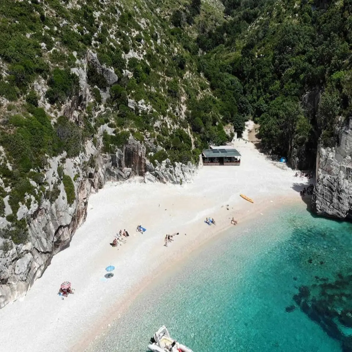 Grama Bay boat tour with turquoise waters and dramatic cliffs