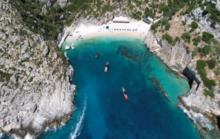 Grama Bay boat tour from Himara